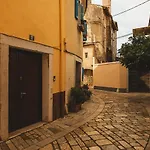 Apartments Old Town Parenso